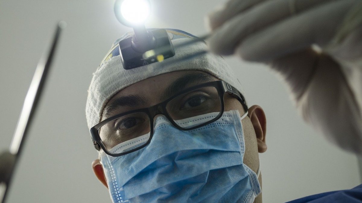 Prothèse de genou sur mesure : pourquoi contacter un chirurgien orthopédiste ?