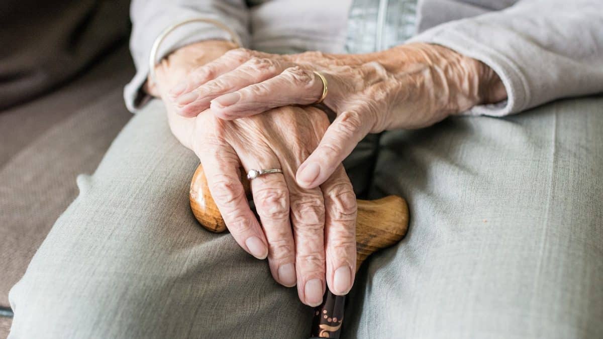 Service d'aide et de soins à domicile à Paris : les avantages du service à domicile !